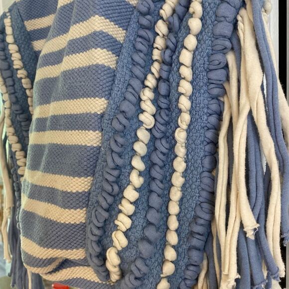 TWIG & Arrow Tote Blue and White Os - Picture 5 of 9